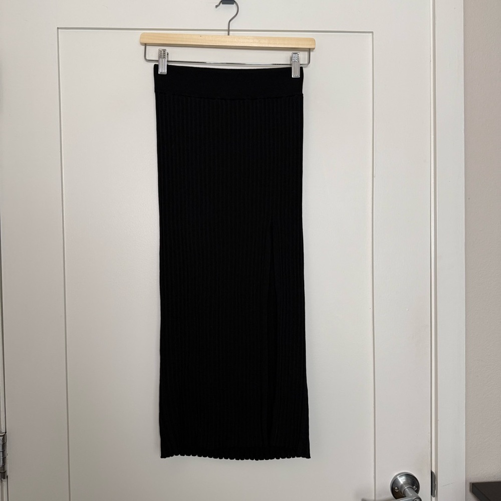 Aritzia Wilfred Zeta Ribbed Midi Skirt Sz XS Black Slit Knit Pull On Stretch
